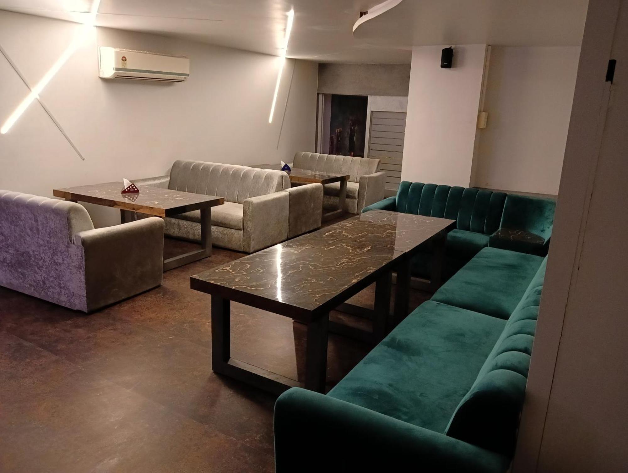 Bk Castles Hotel Джабалпур Екстериор снимка