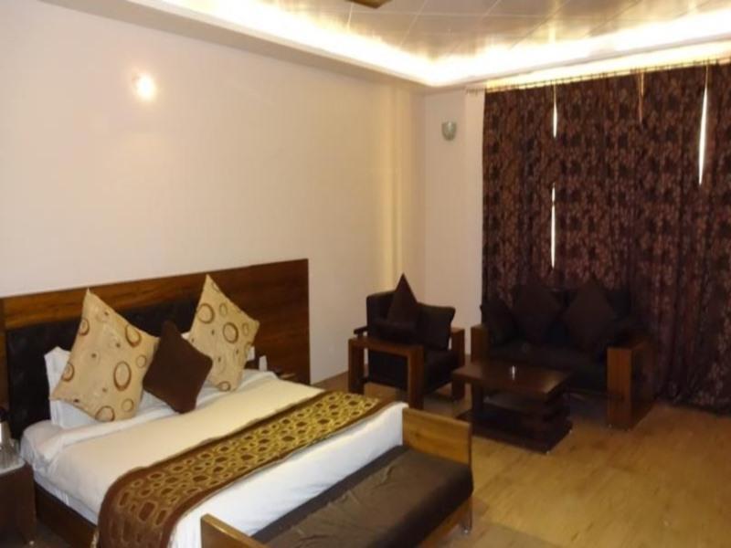 Bk Castles Hotel Джабалпур Екстериор снимка